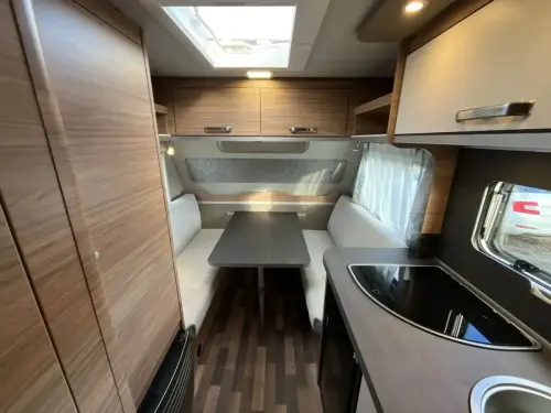 karavan 8